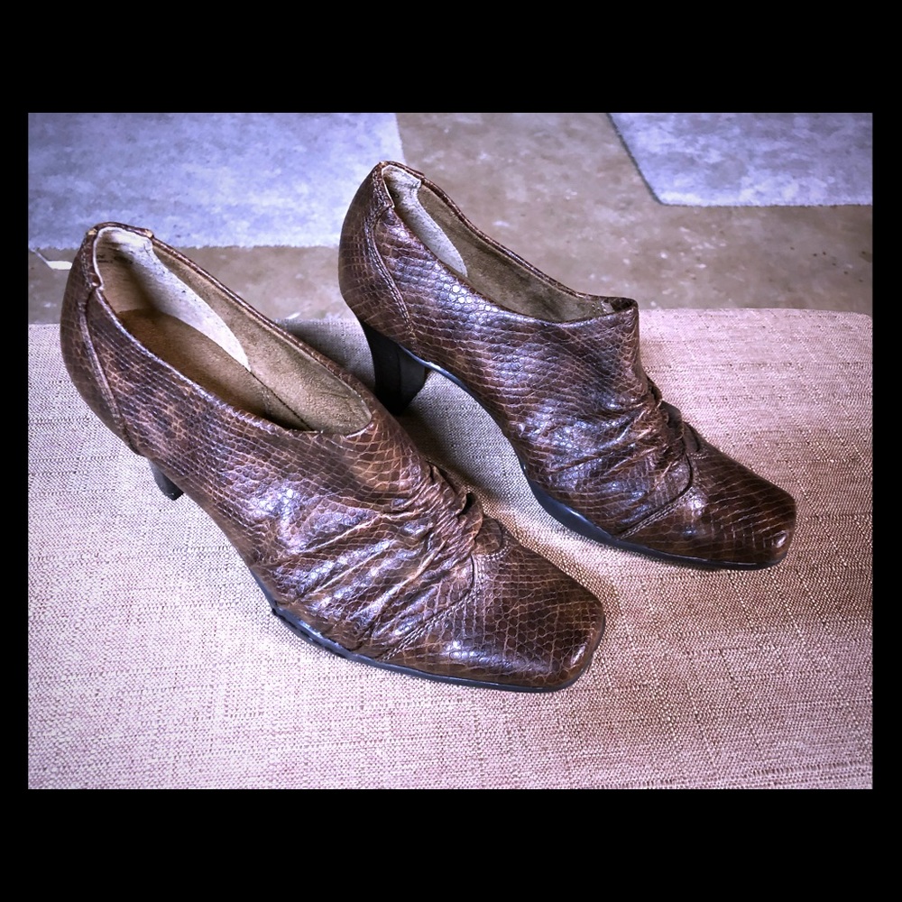 Leather casual heels